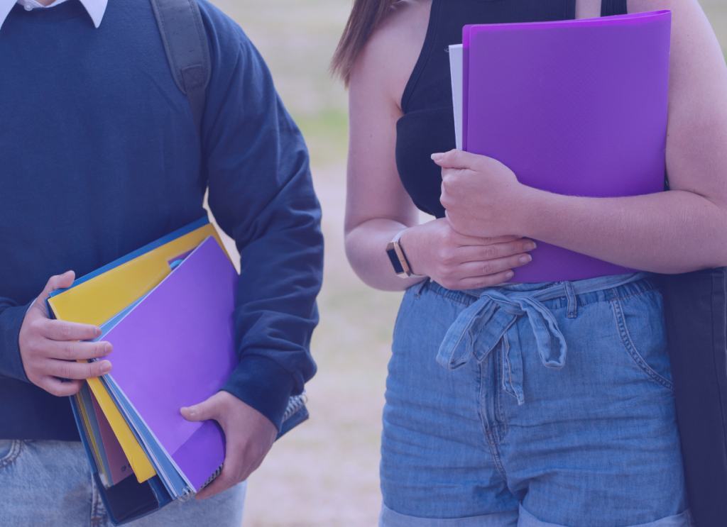 Alumno recibiendo refuerzo escolar en Tenerife Sur con atención personalizada